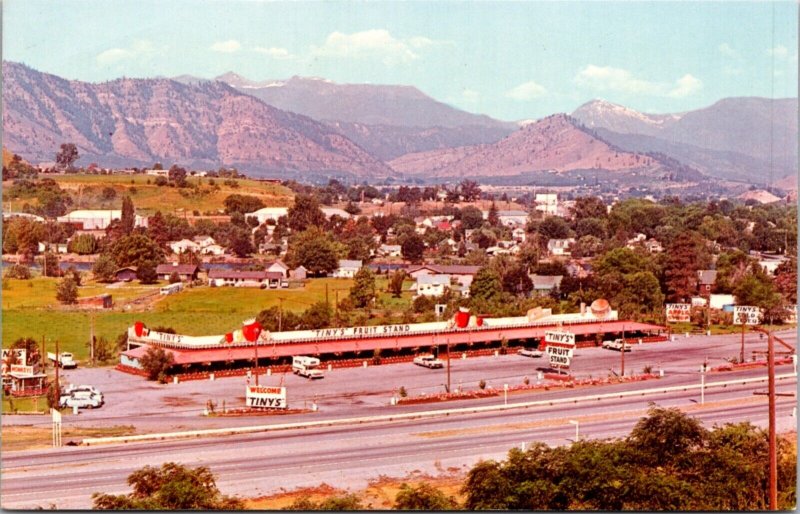 Postcard Overview of Tiny's Fruit Stand on Highway 2 in Cashmere, Washington