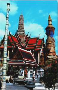 Thailand Bangkok Inside the Grounds of Wat Phra Keo Vintage Postcard C206