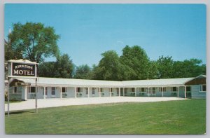 Bennington Vermont~Kirkside Motel From Lawn West Main Street~Vintage Postcard
