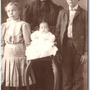 ID'd c1910s Raveena, Neb. Mother Kids RPPC Real Photo Phebe Johnson A140