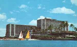 Reef Hotel Beach Diamond Head Ocean Rooms Blue Pacific Waikiki Hawaii Postcard