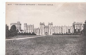 Berkshire Postcard - The Grand Entrance - Windsor Castle   MB1519