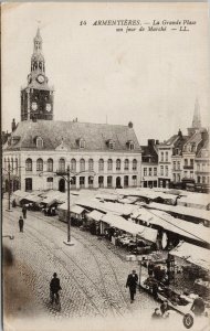 France Armentieres La Grand Place un jour de Marche Levy Fils Postcard F83