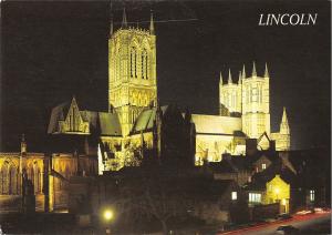 BR82527 lincoln cathedral at night   uk