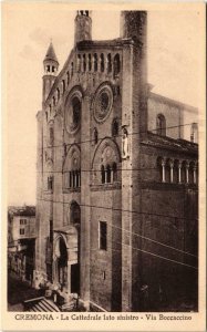 CPA Cremona La Cattedrale lato sinistro Via Boccaccino ITALY (802567)