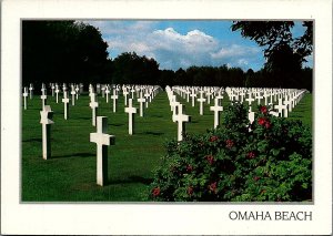 VINTAGE WWII OMAHA BEACH FRANCE SOLDIERS CEMETARY MEMORIAL POSTCARD 35-66
