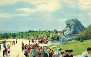 Russia Volgograd Monument to the Ensemble Mother's Sorrow Vintage Postcard 07.50