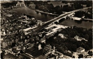 CPA En avion sur SURESNES (Pilote-operateur R. Henrard) (581576)