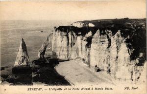 CPA ETRETAT-L'Aiguille et la Porte d'Aval a Marée Basse (269835)