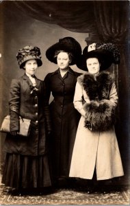 RPPC Three Fashionable Women in Coats, Big Hats, Fur Muff Vintage Postcard U75