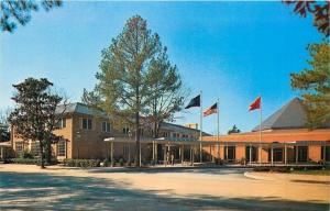 Williamsburg Virginia~Lots of Blowing Flags @ Lodge 1960s