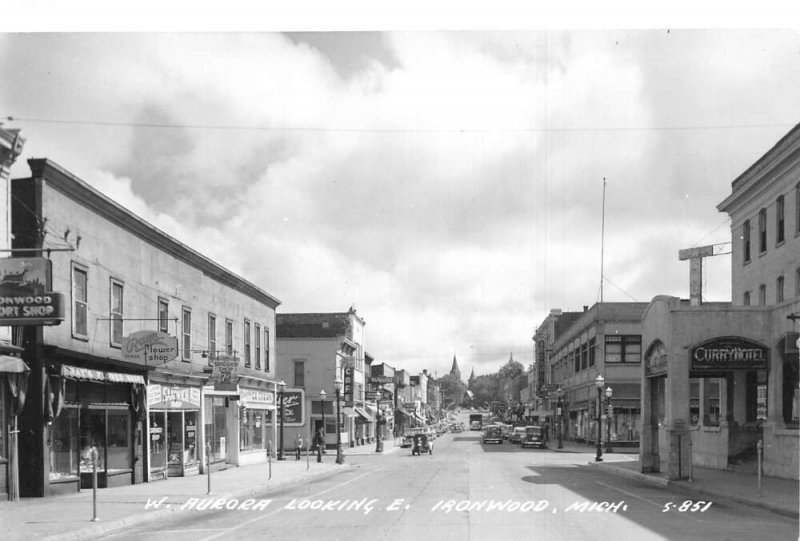 Ironwood Michigan W. Aurora, Looking E., Real Photo, Vintage Postcard U22748