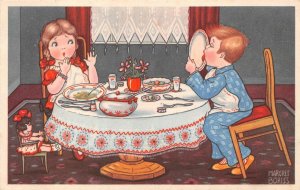 CHILDREN DINING DOLL BAD TABLE MANNERS COMIC NETHERLANDS POSTCARD 1931