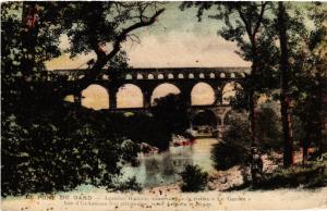 CPA Le PONT-du-GARD - Aqueduc Romain construit sur la riviere (458842)