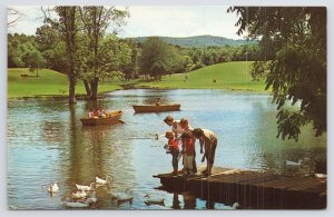 Bushkill Pennsylvania~Children Feeding Ducks On Pier @ Pier~Vintage Postcard