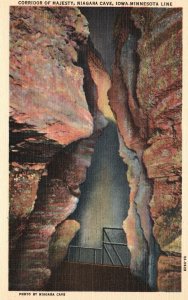 Vintage Postcard Corridor Of Majesty Landmark Niagara Cave Iowa-Minnesota Line