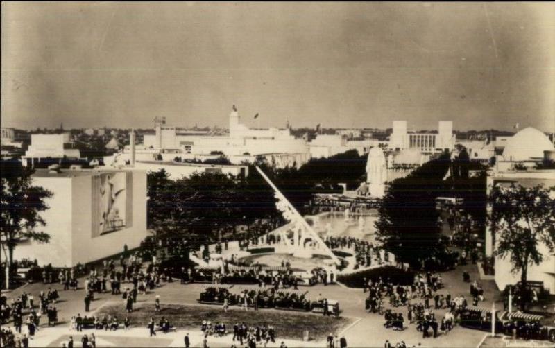 1939 NY New York World's Fair Constitution Mall Real Photo Postcard