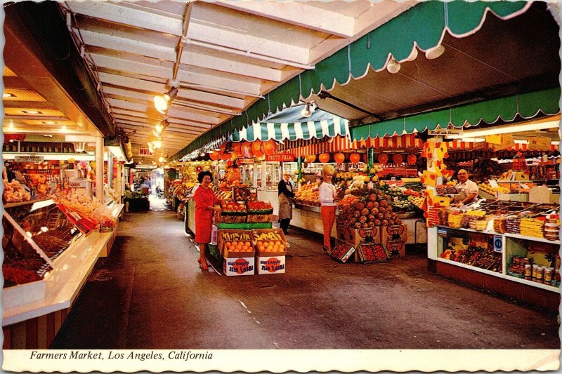 VINTAGE CONTINENTAL SIZE POSTCARD FARMERS MARKET AT LOS ANGELES CALIFORNIA 1960s