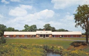 Town 'n Country Motor Inn Raynham, Massachusetts Postcard