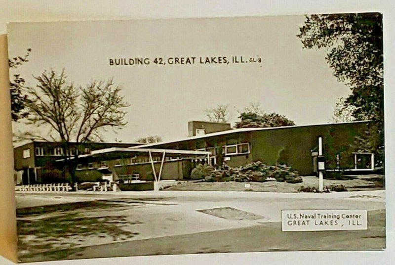 Vintage Postcard US Naval Training Center Great Lakes Illinois Building 42