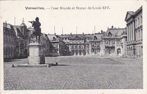 France Versailles Cour Royale et Statue de Louis XIV