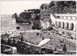 RP; BAIRRITZ, Pyrenees-Atlantiques, France; La Plage du Port Vieux, Au fond, ...