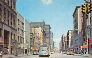 LPD24    Cleveland Ohio Postcard bus