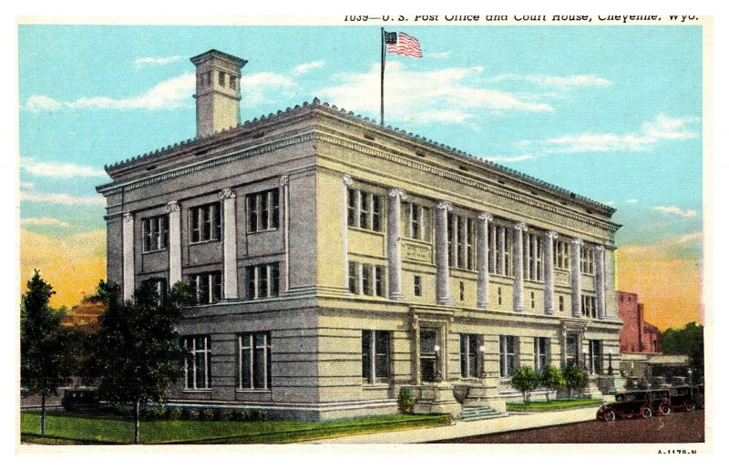 Postcard WY Cheyenne - US Post Office and Court House