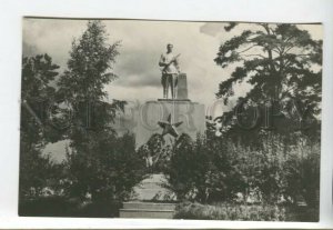 443025 USSR 1969 year Kingisepp Monument to Soviet soldiers postcard