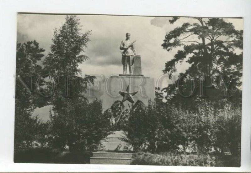 443025 USSR 1969 year Kingisepp Monument to Soviet soldiers postcard