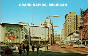 Vtg Grand Rapids Michigan MI Monroe Avenue Street View Old Cars Postcard