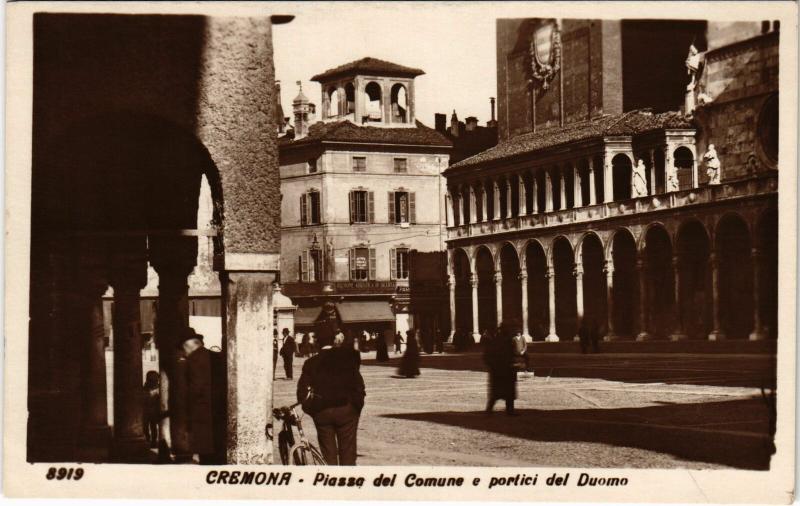 CPA Cremona Piazza del Comune e portici del Duomo ITALY (802643)