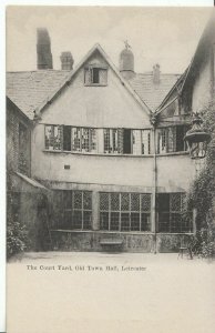 Leicestershire Postcard - The Court Yard, Old Town Hall, Leicester    A908