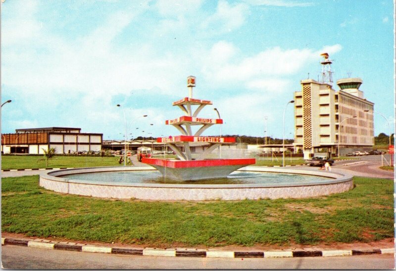 postcard - Singapore - Water-fountain of International Airport