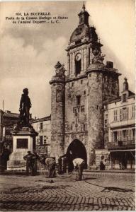 CPA La ROCHELLE - Porte de la Grosse Horloge et Statue de l'Amiral (354550)