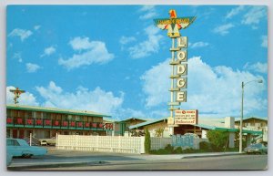 Eureka California~Panorama Thunderbird Lodge~Vintage Postcard