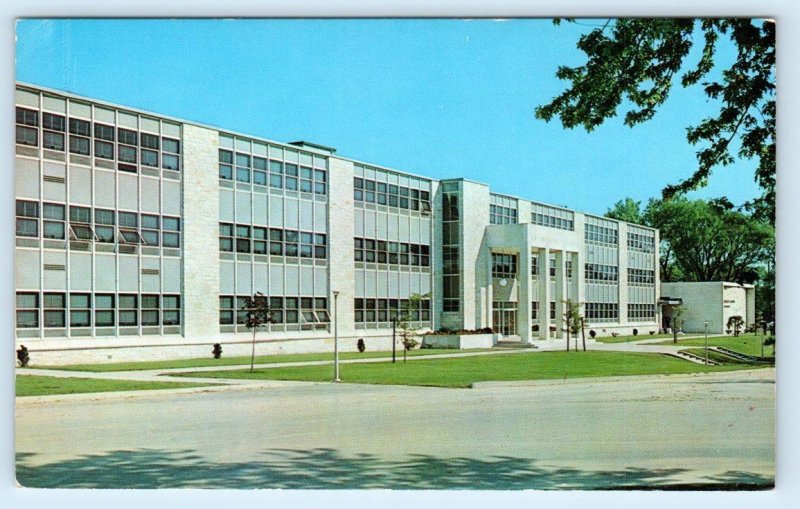 UNIVERSITY of TOLEDO, Ohio OH ~Campus ENGINEERING & SCIENCE MUSEM 1960s Postcard