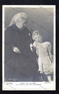 ROY015 - Queen Victoria - Granny & the Baby Prince Edward - postcard