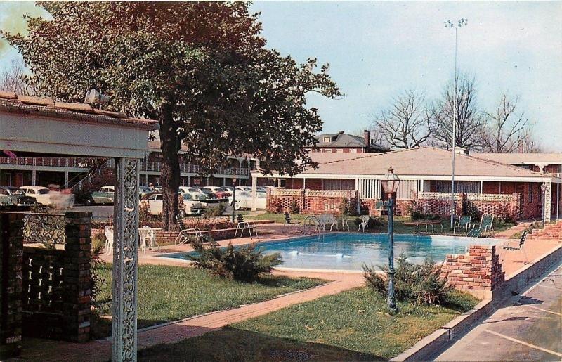 Memphis TennesseeTown Park Motor HotelOutdoor Pool ViewPark Plaza1960s