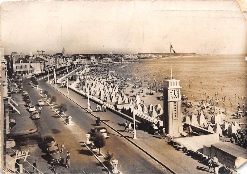 BR20323 Les sables d olonne le remblai ety la plage France