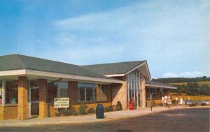 New Stanton Pennsylvania Turnpike Howard Johnson Vintage Postcard K99239