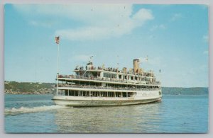 Transportation~Hudson River Day Line Steamer Peter Stuyvesant~Vintage Postcard 