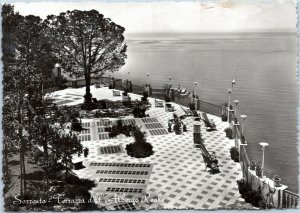 RPPC postcard Italy - Terrace of the Royal Hotel, Sorrento