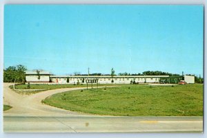 Jackson Minnesota Postcard Silky Line Motel Roadside View Building 1960 Unposted