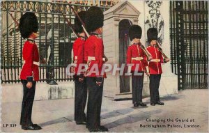 Postcard Modern Changing the guard at Buckingham Palace London Militaria