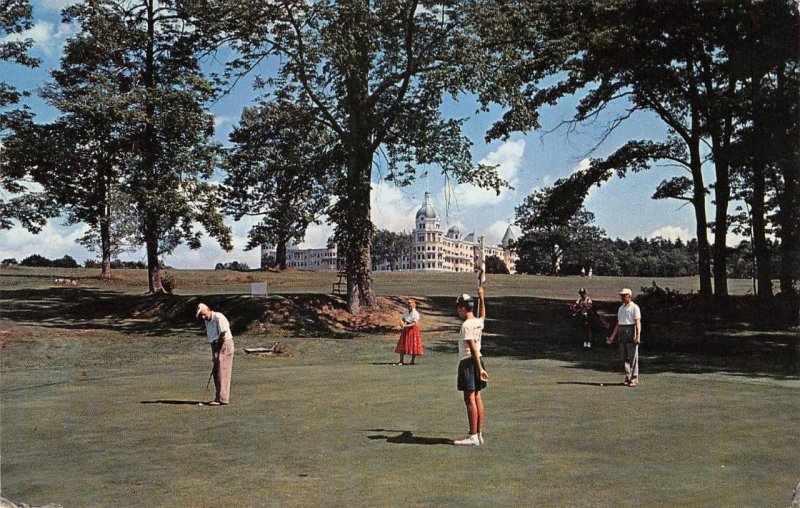 Golf Course POLAND SPRING HOUSE Maine 12th Green Golfers 1961 Vintage Postcard