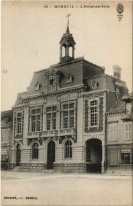 CPA MOREUIL - L'Hotel-de-Ville (120985)