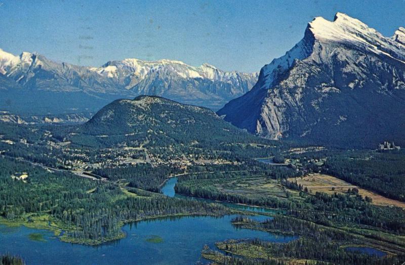 Canada - Alberta, Banff. Mt Rundle, Vermilion Lake