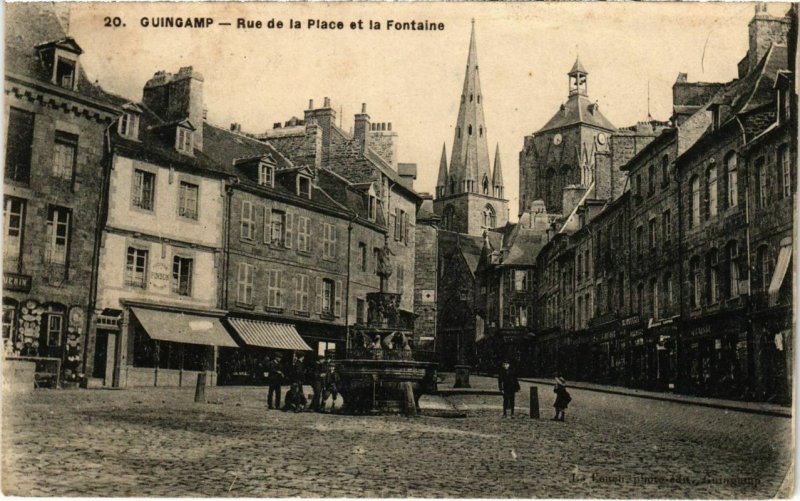 CPA GUINGAMP - Rue de la Place et la Fontaine (103610)