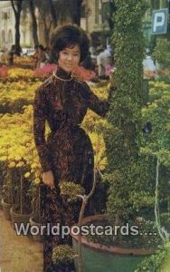 Young Vietnamese lady, traditional dress Vietnam, Viet Nam Unused 